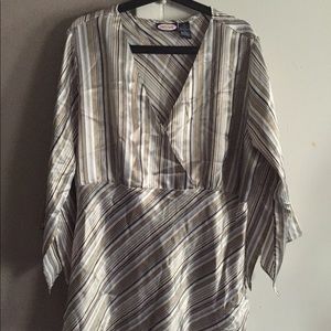 2X Cream and white blouse